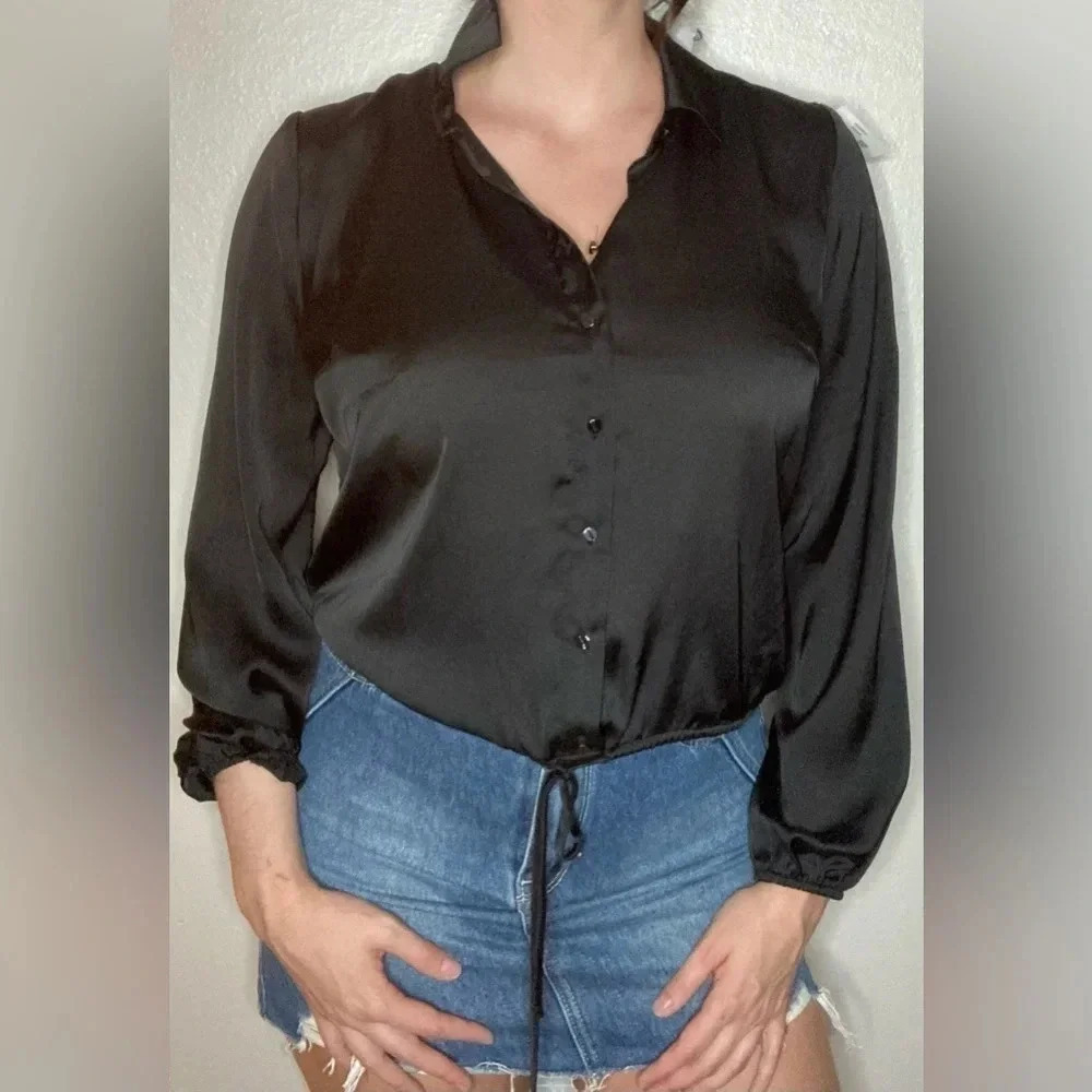 NWT Willow & Clay Satin Cropped Blouse Long Sleeve Top Medium Black
